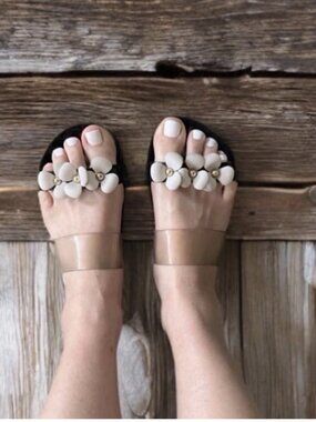 Stylish floral jelly sandals, size 8.5